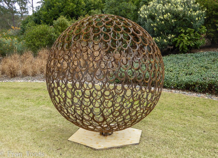 <b>Sphere Full of Luck - Melinda Knowles</b>