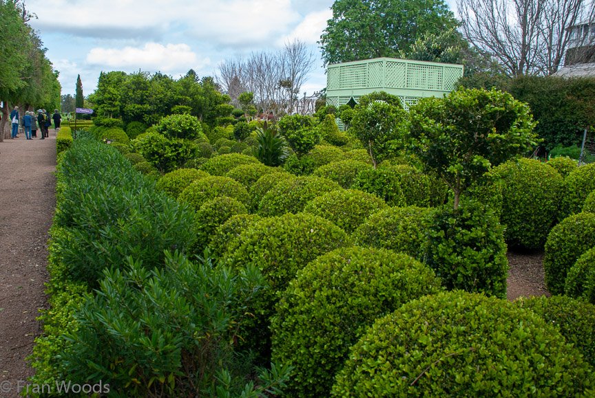 <b>Merribee Gardens, Numbaa</b>