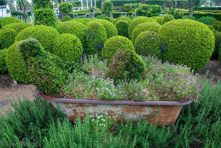 <b>Merribee Gardens, Numbaa</b>
