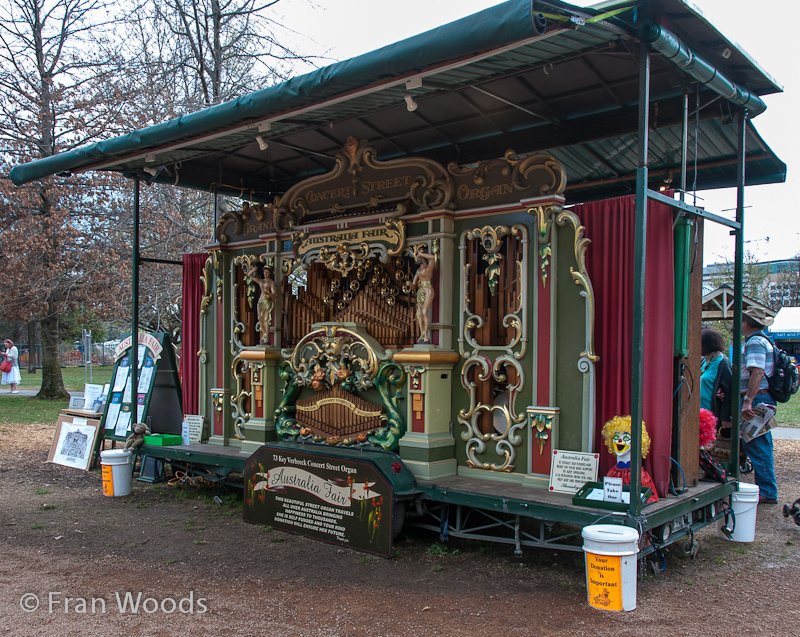 Front of street organ